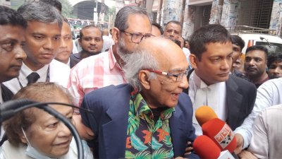 আদালত চত্বরে শফিক রেহমান