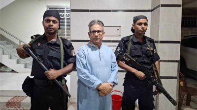 র‌্যাবের হাতে গ্রেফতার সালাম মুর্শেদী