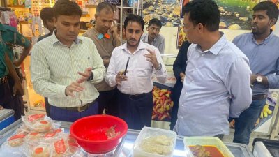 চট্টগ্রামে পচা সবজি, ফলমূল ও বাসি মাছ-মাংস বিক্রি করায় বাস্কেট সুপারশপকে এক লাখ ১০ হাজার টাকা জরিমানা