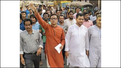 ভোটের সময় প্রচারণায় ডা. শাহাদাত হোসেন