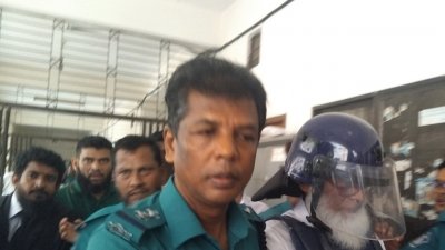 আদালতে তোলা হয় নজরুল ইসলাম মজুমদারকে