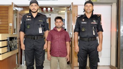 র‌্যাবের হেফাজতে গ্রেফতার রুমন