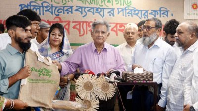 পলিথিনের পরিবর্তে পাটের ব্যাগ ব্যবহারে ক্রেতাদের উদ্বুদ্ধ করতে পাট মন্ত্রণালয়ের নেওয়া কর্মসূচিতে উপদেষ্টা  এম সাখাওয়াত হোসেন