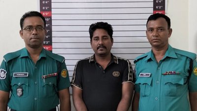 পুলিশের হেফাজতে গ্রেফতার ব্যক্তি