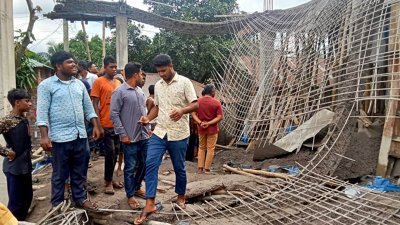 বগুড়ার শিবগঞ্জে নির্মাণাধীন ভবনের ছাদ ধসে এক নির্মাণশ্রমিকের মৃত্যু