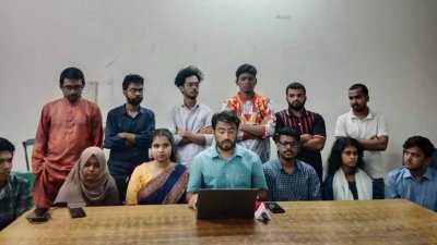 বিশ্ববিদ্যালয়ের ছাত্র-শিক্ষক কেন্দ্রে সংবাদ সম্মেলনে বক্তব্য রেখেছেন কেন্দ্রীয় সমন্বয়ক আব্দুর রশীদ জিতু