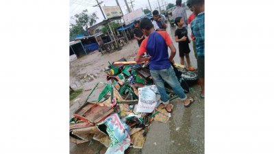 গুঁড়িয়ে যাওয়া অটোরিকশা