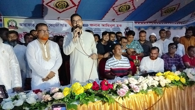 ফুটবল টুর্নামেন্ট অনুষ্ঠানে আমিনুল হক