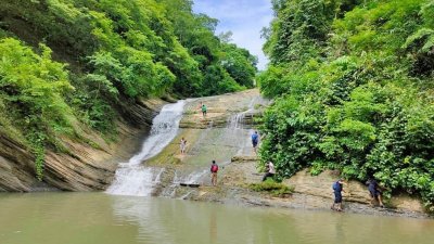 রূপসী ঝরনা (ছবি: সংগৃহীত)