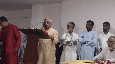বক্তব্য দিচ্ছেন বিএনপির ভাইস চেয়ারম্যান বরকত উল্লাহ বুলু