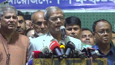 বক্তব্য দিচ্ছেন মির্জা ফখরুল ইসলাম আলমগীর