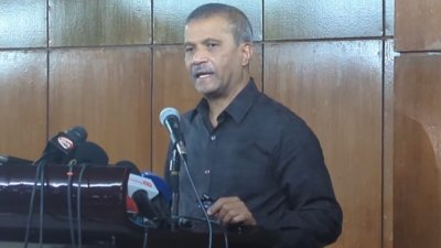বক্তব্য দিচ্ছেন  ড. আসিফ নজরুল