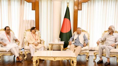 প্রধান উপদেষ্টা ড. মুহাম্মদ ইউনূসের সঙ্গে সংলাপে বসেন গণতন্ত্র মঞ্চের নেতারা