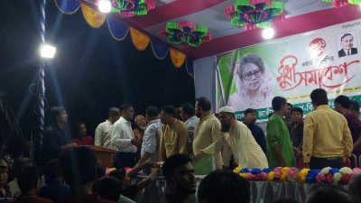 খুলনায় বিএনপি উদ্যোগে সুধী সমাবেশ হয়, সেখানেই সংঘর্ষে জড়িয়ে পড়ে দুই গ্রুপ