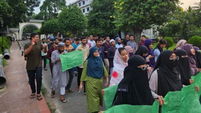 চট্টগ্রাম ভেটেরিনারি অ্যান্ড অ্যানিমেল সায়েন্সেস বিশ্ববিদ্যালয়ে নিজ প্রতিষ্ঠান থেকে উপাচার্য নিয়োগের দাবিতে কমপ্লিট শাটডাউন কর্মসূচি পালন করেছেন শিক্ষার্থীরা
