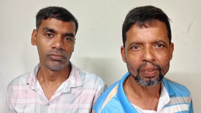 আটক দুই দালাল
