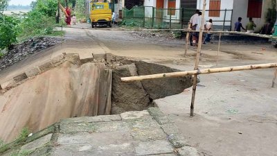 জামালপুর শহর রক্ষা বাঁধে ভাঙন