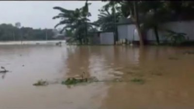 বৃহস্পতিবার রাত থেকে পানিবন্দি হয়ে পড়েছে ভারত সীমান্তবর্তী শেরপুরের তিন উপজেলা