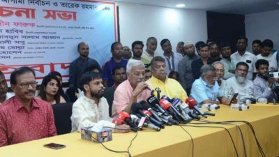 আলোচনা সভায় বক্তব্য দিচ্ছেন জয়নুল আবদিন ফারুক