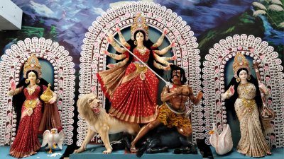 দোলায় চড়ে আসছেন মা দুর্গা