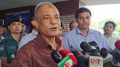 বাংলাদেশ কৃষি গবেষণা ইনস্টিটিউট পরিদর্শন শেষে সাংবাদিকদের সঙ্গে কথা বলেন স্বরাষ্ট্র উপদেষ্টা জাহাঙ্গীর আলম চৌধুরী