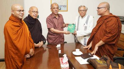 বাংলাদেশ বুদ্দিস্ট ফেডারেশনের প্রতিনিধি দলের সঙ্গে স্বরাষ্ট্র উপদেষ্টা লেফটেন্যান্ট জেনারেল (অব.) মো. জাহাঙ্গীর আলম চৌধুরী