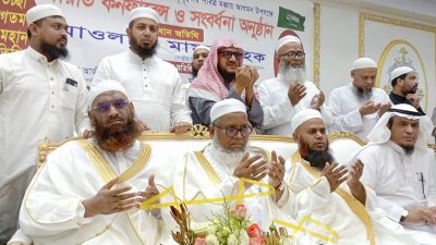 অনুষ্ঠানে হেফাজতের নেতারা