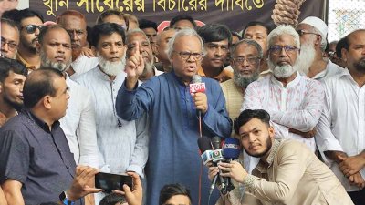 দলীয় সমাবেশে বক্তব্য রাখছেন রুহুল কবির রিজভী
