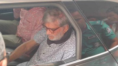 হাসপাতাল থেকে ছাড়া পেয়েছেন এম এ মান্নান (ছবি: বাংলা ট্রিবিউন)