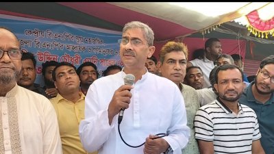 বৃহস্পতিবার দুপুরে লক্ষ্মীপুর সদরের চন্দ্রগঞ্জের বিভিন্ন পূজামণ্ডপ পরিদর্শন শেষে বক্তব্য রাখেন বিএনপির যুগ্ম মহাসচিব শহীদ উদ্দীন চৌধুরী এ্যানি
