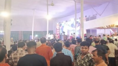 জেএম সেন হল পূজামণ্ডপে চলছে পূজা