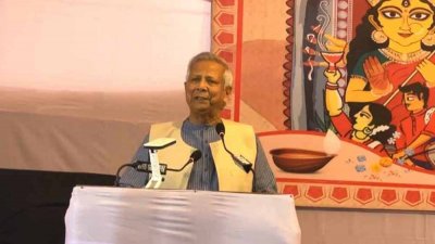 ঢাকেশ্বরী জাতীয় মন্দিরে সনাতন ধর্মাবলম্বীদের সঙ্গে শুভেচ্ছা বিনিময় করেন প্রধান উপদেষ্টা ড. মুহাম্মদ ইউনূস