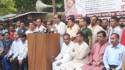 প্রতিবাদ সমভায় বক্তব্য রাখছেন শামসুজ্জামান ‍দুদু