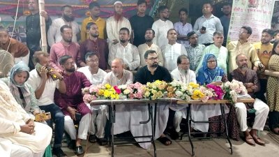 পূজামণ্ডপ পরিদর্শনে নেতাকর্মীদের সঙ্গে আমিনুল হক