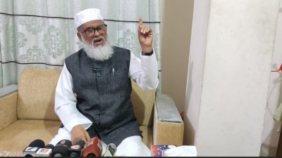 সম্মেলন শেষে সাংবাদিকদের সঙ্গে কথা বলেন আ ফ ম খালিদ