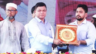 রোকেয়া বিশ্ববিদ্যালয়ের প্রতিষ্ঠাবার্ষিকীতে দেওয়া সম্মাননা স্মারক প্রত্যাখ্যান করেছেন তথ্য ও সম্প্রচার মন্ত্রণালয়ের উপদেষ্টা মো. নাহিদ ইসলাম