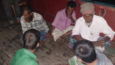 আটক পাঁচ জেলে