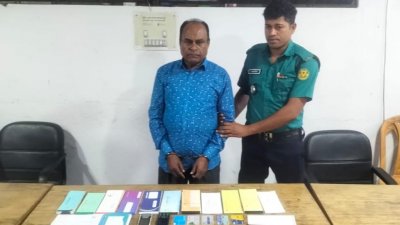 গ্রেফতার আজিজ মোল্লা
