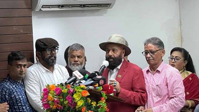 মতবিনিময় সভায় বক্তব্য রাখছেন যুক্তরাজ্য বিএনপির সভাপতি এম এ মালেক