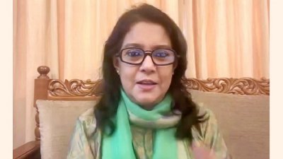 কথা বলছেন দিচ্ছেন পরিবেশ উপদেষ্টা সৈয়দা রিজওয়ানা হাসান