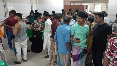 হাসপাতালে আহতদের স্বজনরা (ছবি: সংগৃহীত)