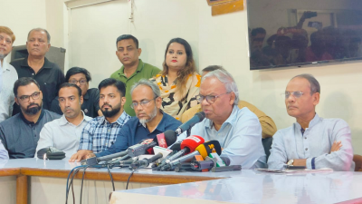 বক্তব্য দিচ্ছেন বিএনপির সিনিয়র যুগ্ম মহাসচিব রুহুল কবীর রিজভী