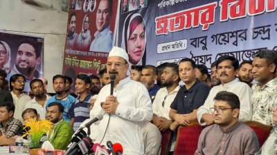 বক্তব্য রাখছেন বিএনপির স্থায়ী কমিটির সদস্য গয়েশ্বর চন্দ্র রায়