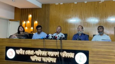 বৈঠকে জাতীয় ভোক্তা অধিকার সংরক্ষণ অধিদফতরের মহাপরিচালক মোহাম্মদ আলীম আখতার খানসহ অন্যরা