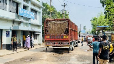 ছয় দিন পর হিলি স্থলবন্দর দিয়ে আমদানি-রফতানি শুরু হয়েছে