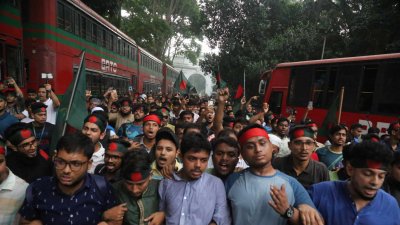 বৈষম্যবিরোধী ছাত্র আন্দোলনের ডাকা হাইকোর্ট ঘেরাও কর্মসূচিতে অংশ নিয়েছেন শত শত তরুণ (ছবি: নাসিরুল ইসলাম)