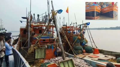 আটক ভারতীয় ট্রলিং জাহাজ