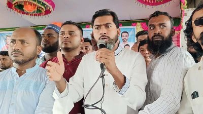 পথসভায় বক্তব্য দেন নুরুল হক নুর