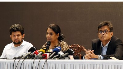 ফরেন সার্ভিস একাডেমিতে সংবাদ সম্মেলনে কথা বলছেন পরিবেশ উপদেষ্টা সৈয়দা রিজওয়ানা হাসান