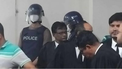 আদালতে অতিরিক্ত পুলিশ সুপার জুয়েল রানা